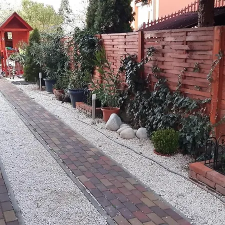 Alom Apartament *