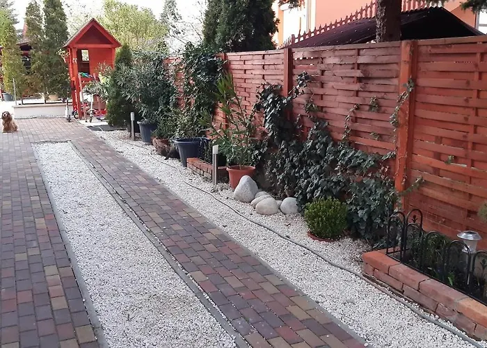 Alom Apartmán *